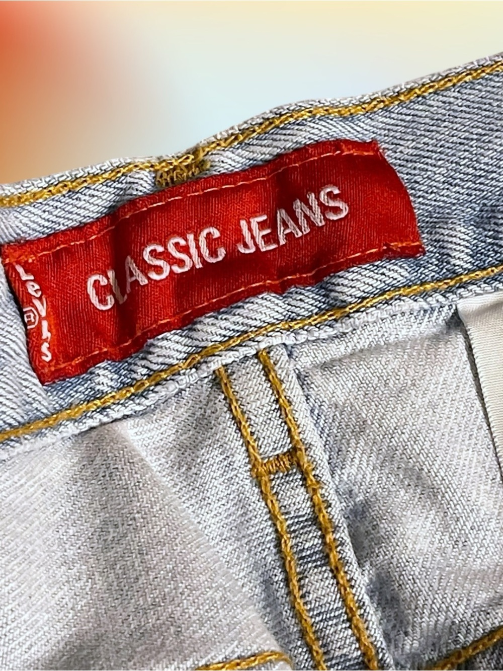 Levi's Women's Light Wash Classic Jeans Denim Shorts Size 10 - Picture 13 of 14